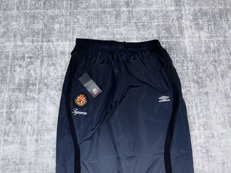 Conjunto Supreme x Umbro Gradient Track Black