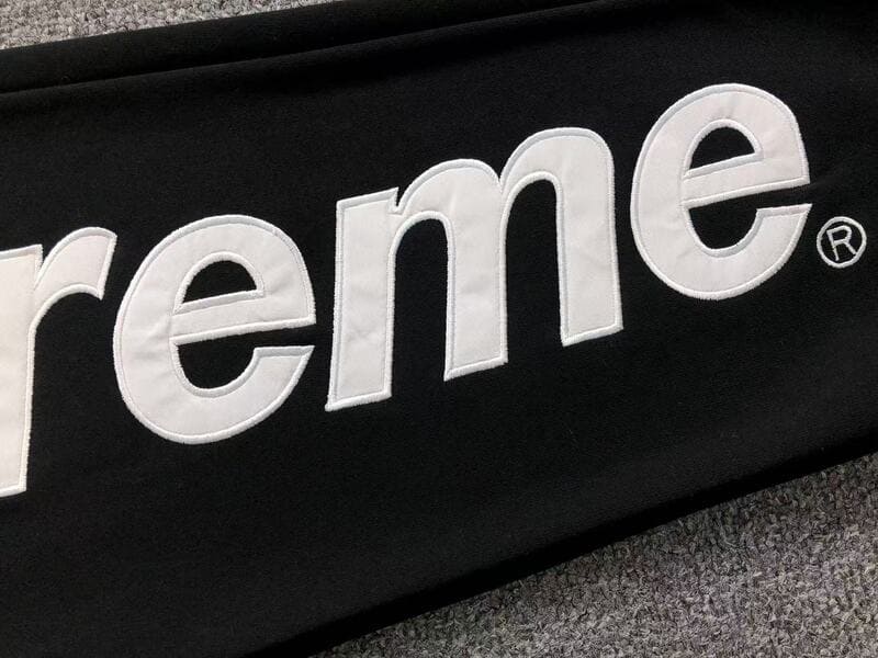 Calça Supreme Satin Appliqué Preta