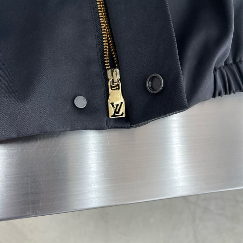 Jaqueta Louis Vuitton Aviator Monogram Fleece Collar