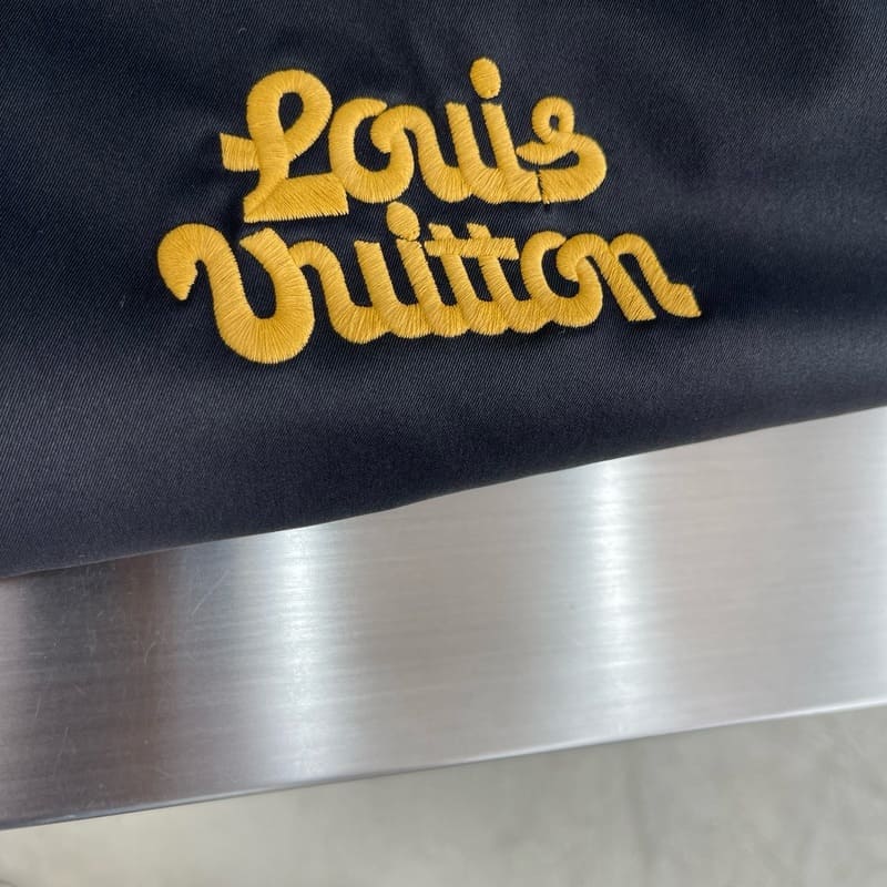 Jaqueta Louis Vuitton Aviator Monogram Fleece Collar