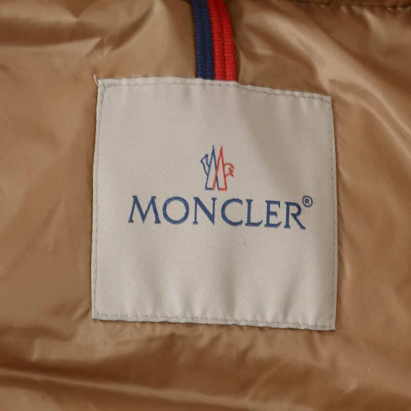 Sobretudo Moncler Metalassê Preto