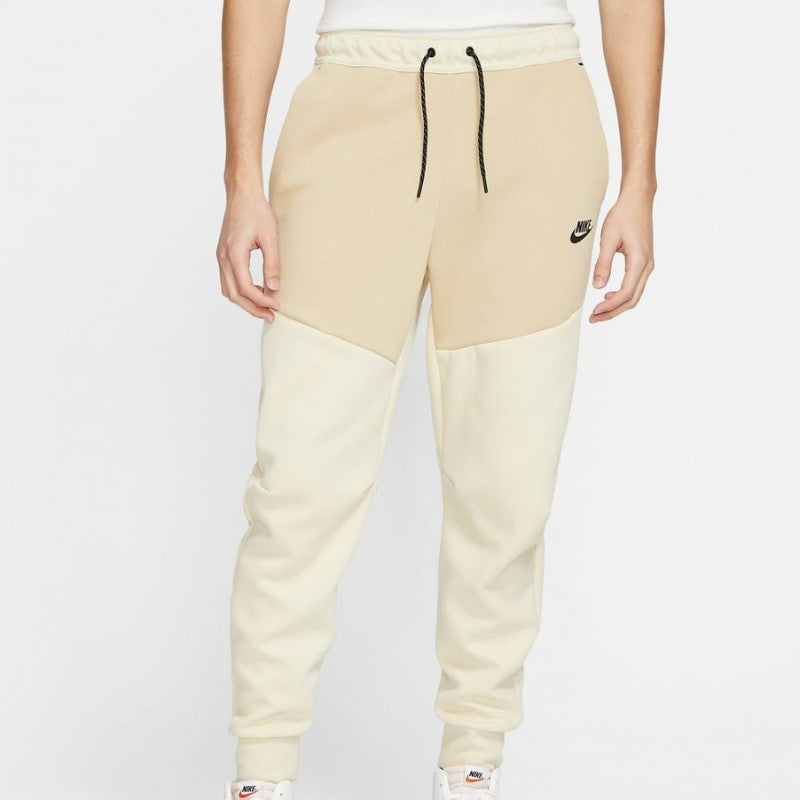 Calça Nike Tech Fleece Creme