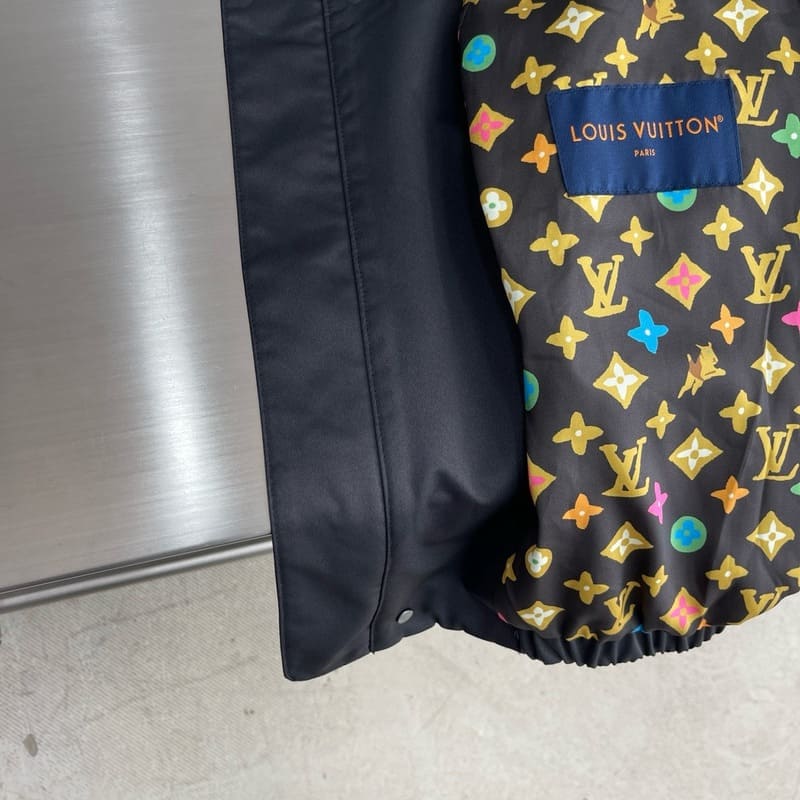 Jaqueta Louis Vuitton Aviator Monogram Fleece Collar