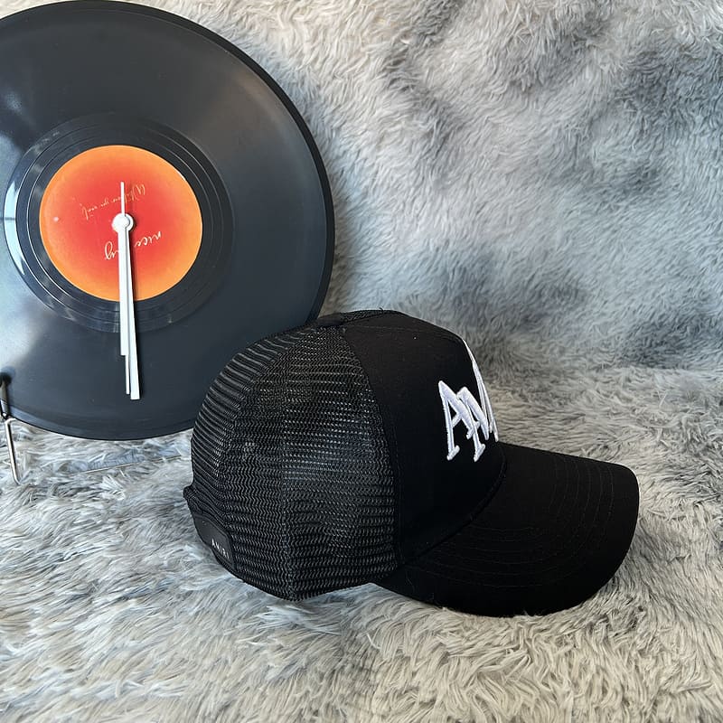 Boné Amiri Trucker Staggered Logo Preto