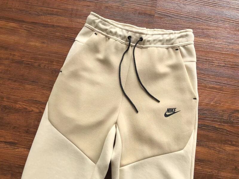 Calça Nike Tech Fleece Creme