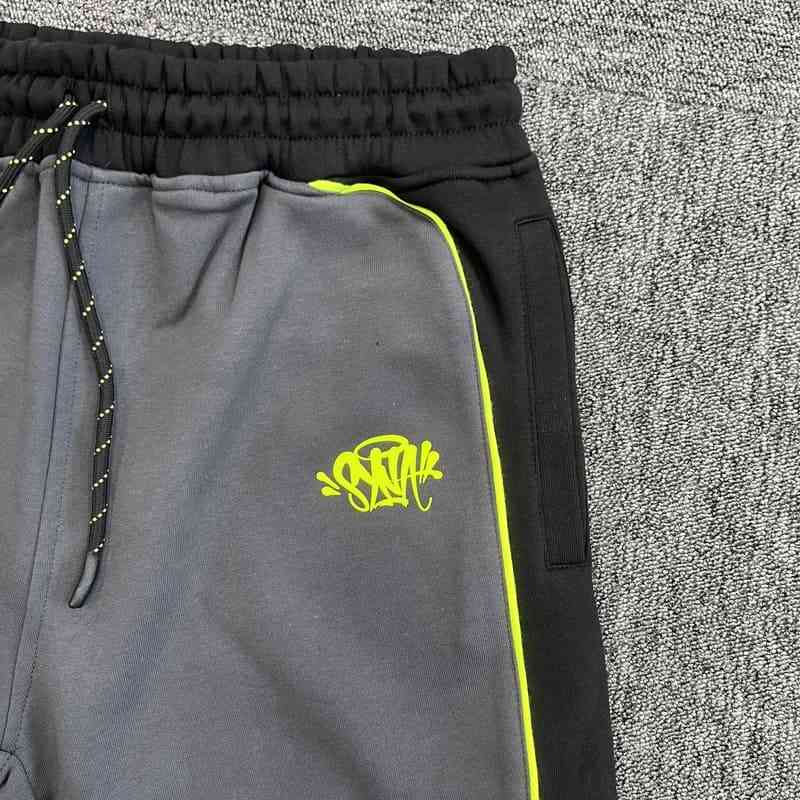 Conjunto Synaworld Pipe Hoodie & Shorts Cinza