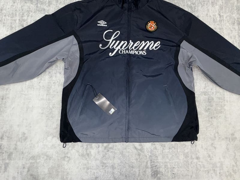 Conjunto Supreme x Umbro Gradient Track Black