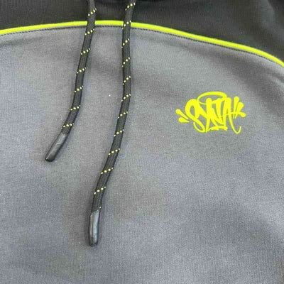 Conjunto Synaworld Pipe Hoodie & Shorts Cinza