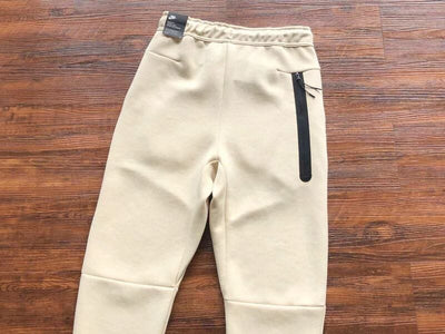 Conjunto Nike Tech Fleece Creme