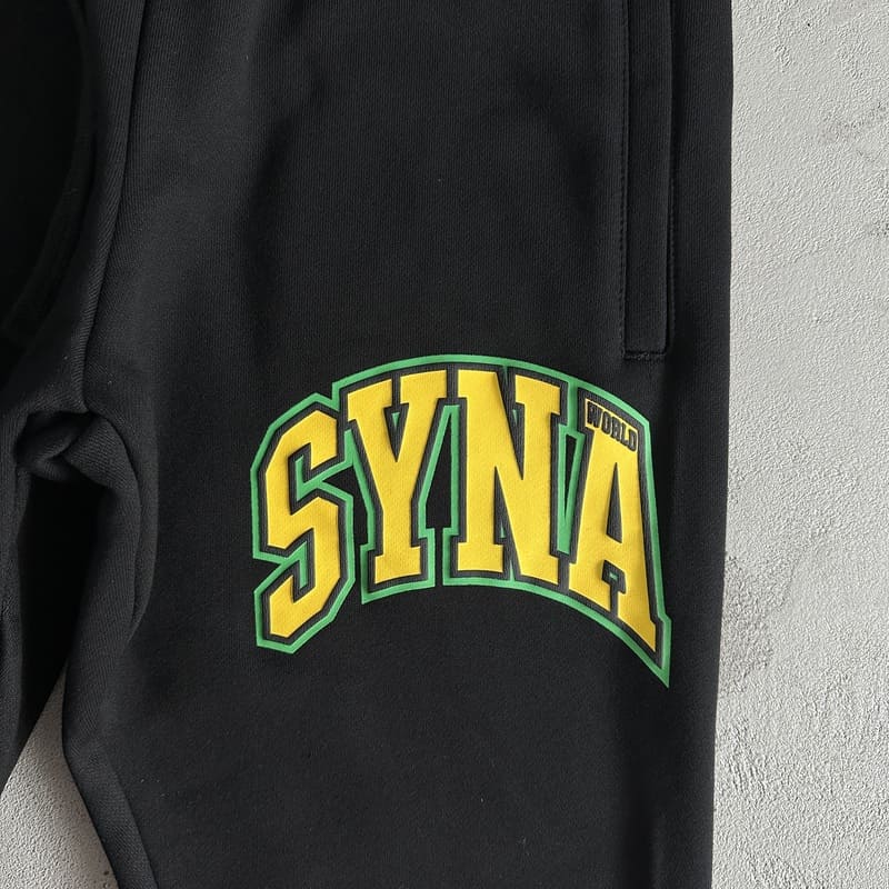 Conjunto Syna World College Logo Preto/Amarelo