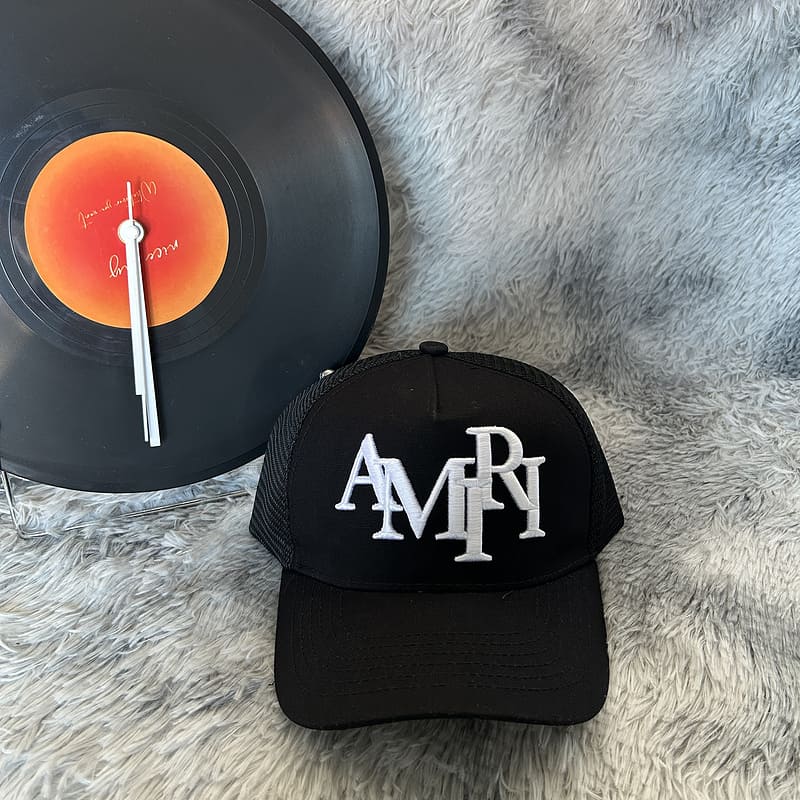 Boné Amiri Trucker Staggered Logo Preto