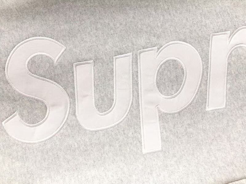 Calça Supreme Satin Appliqué Cinza