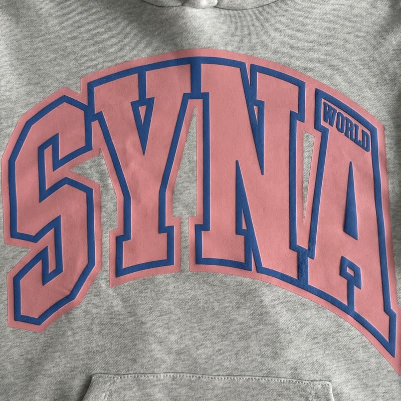 Conjunto Syna World College Logo Cinza/Rosa