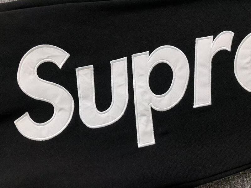 Calça Supreme Satin Appliqué Preta
